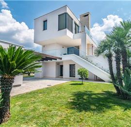 4 bedroom villa with pool near Pula, sleeps 8